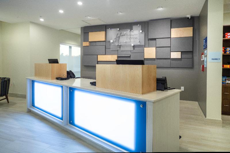 Holiday Inn Express Suites Fort Myers Airport IHG image