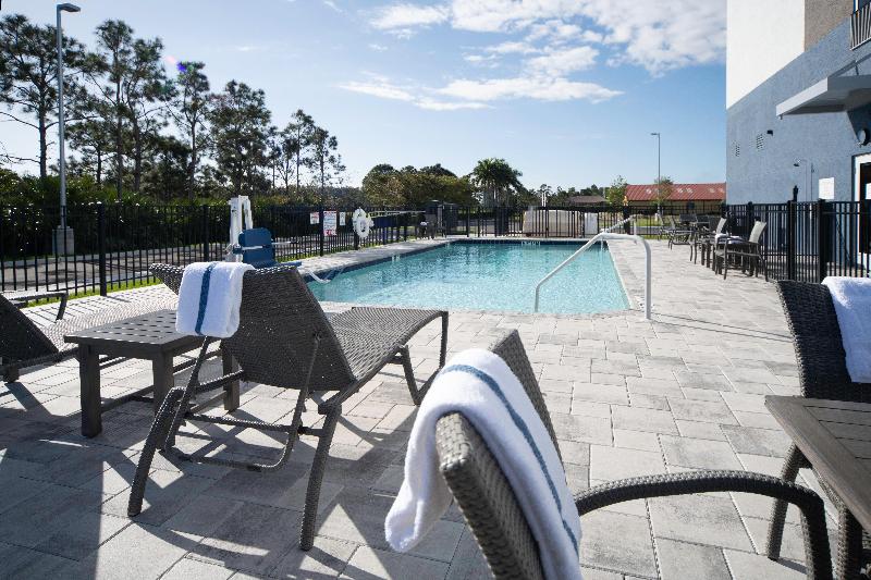 Holiday Inn Express Suites Fort Myers Airport IHG image