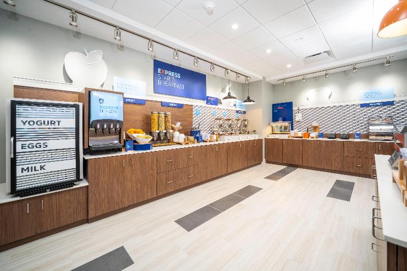 Holiday Inn Express Suites Fort Myers Airport IHG image