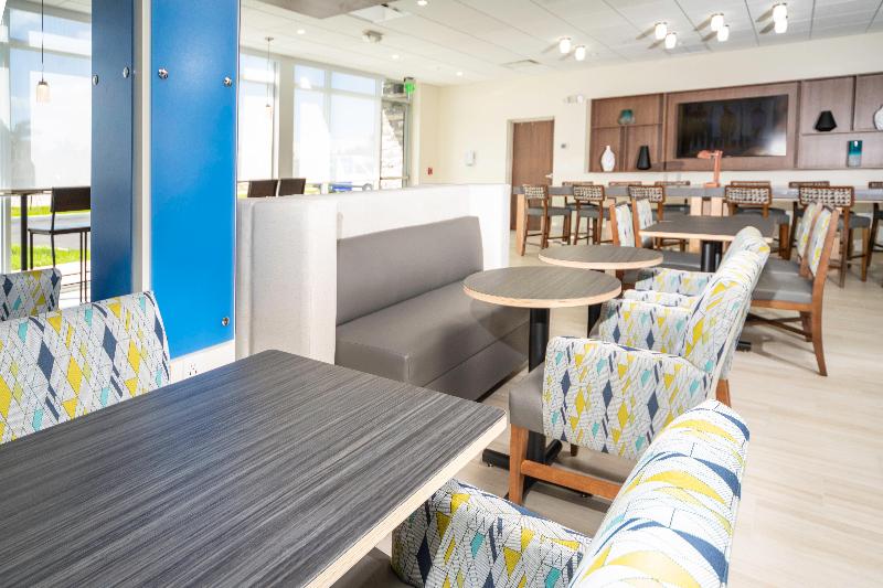 Holiday Inn Express Suites Fort Myers Airport IHG image