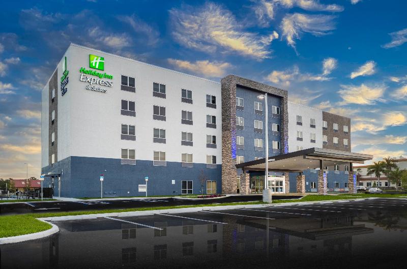 Holiday Inn Express Suites Fort Myers Airport IHG image
