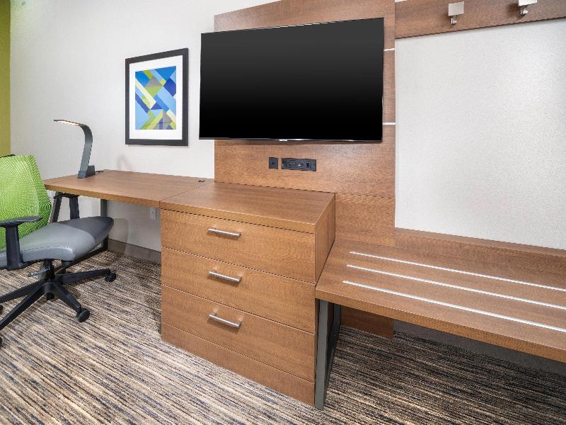 Holiday Inn Express Suites Fort Myers Airport IHG image