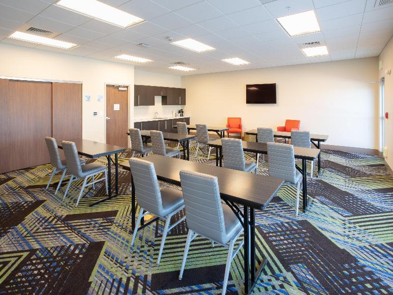 Holiday Inn Express & Suites Goodland I-70 By IHG image