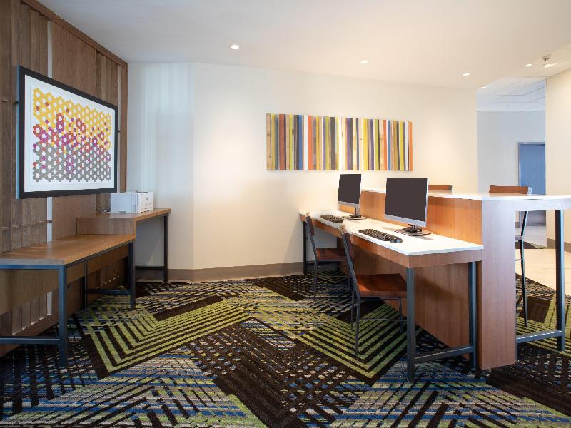 Holiday Inn Express & Suites Goodland I-70 By IHG image