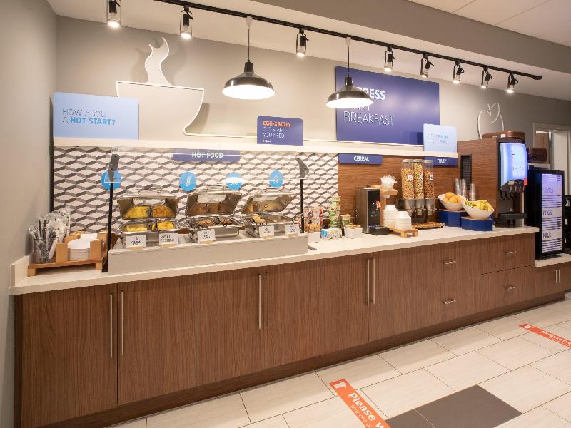 Holiday Inn Express & Suites Goodland I-70 By IHG image