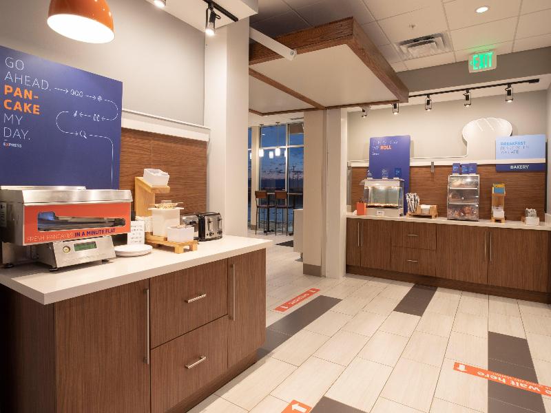 Holiday Inn Express & Suites Goodland I-70 By IHG image