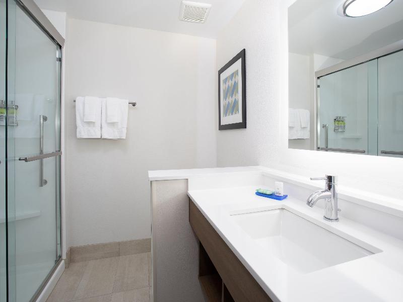 Holiday Inn Express & Suites Goodland I-70 By IHG image
