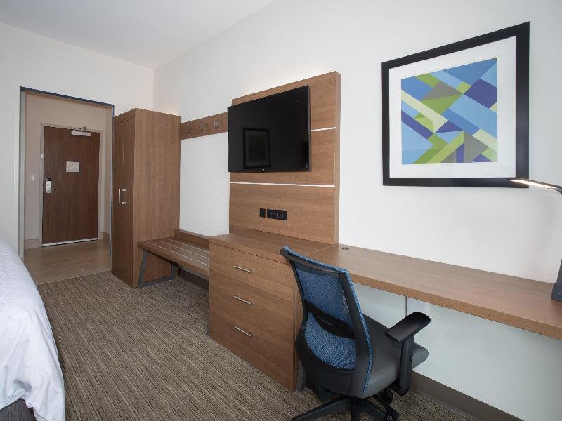 Holiday Inn Express & Suites Goodland I-70 By IHG image