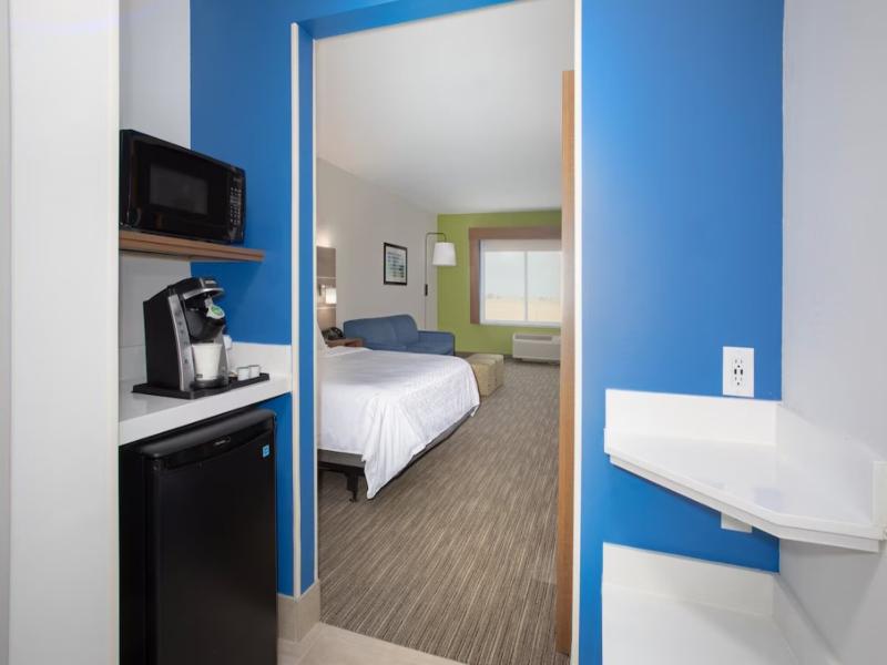 Holiday Inn Express & Suites Goodland I-70 By IHG image