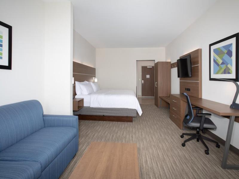 Holiday Inn Express & Suites Goodland I-70 By IHG image