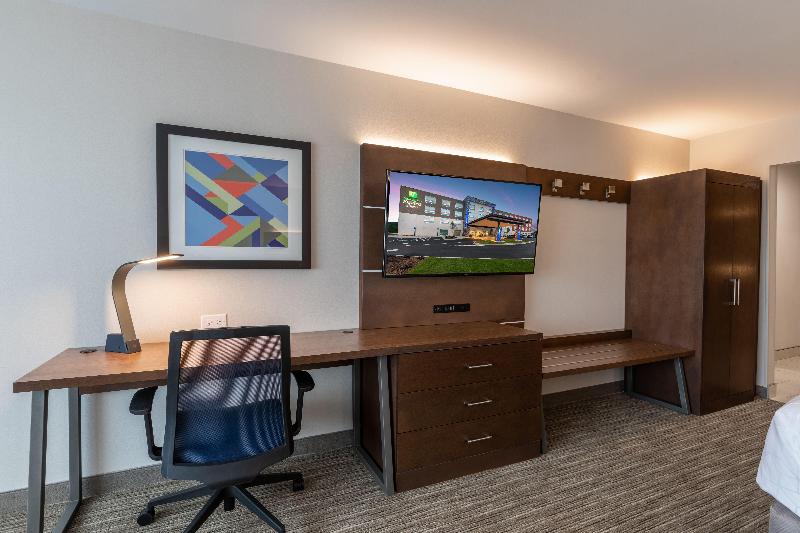 Holiday Inn Express and Suites Greenville - Taylor image