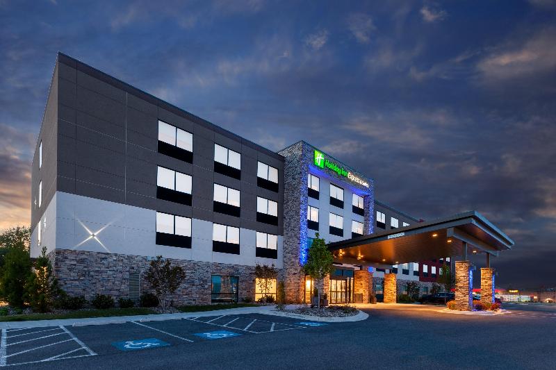 Holiday Inn Express Brunswick Harpers Ferry Area photo 24