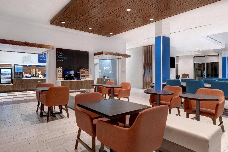 Holiday Inn Express and Suites GLENDALE DOWNTOWN - Image 2