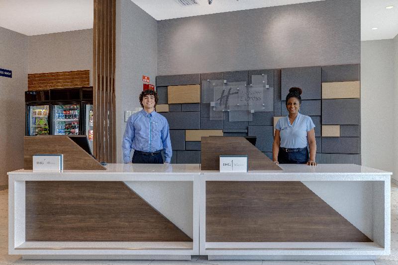 Holiday Inn Express and Suites GLENDALE DOWNTOWN - Image 3