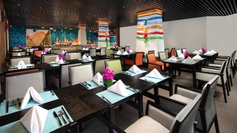 Holiday Inn Batang image
