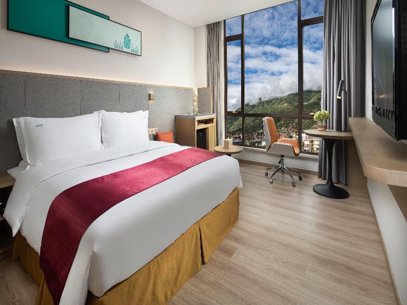 Holiday Inn Batang image 5