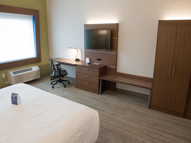 Holiday Inn Express Suites Dayton North Vandalia image