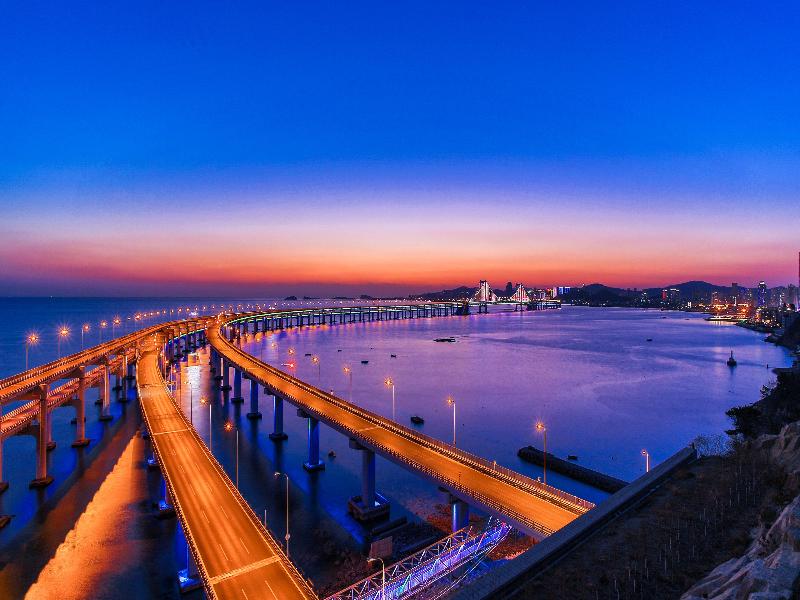 Crowne Plaza Dalian Xinghai image