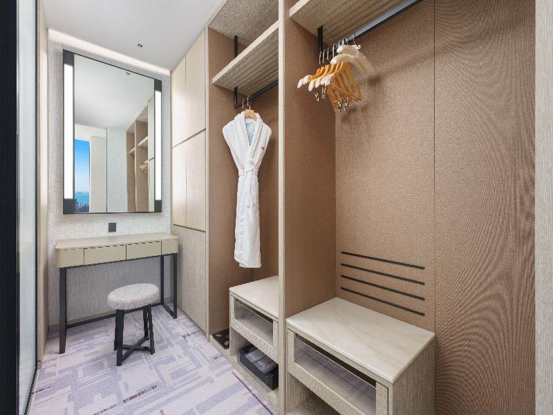 Crowne Plaza Dalian Xinghai image