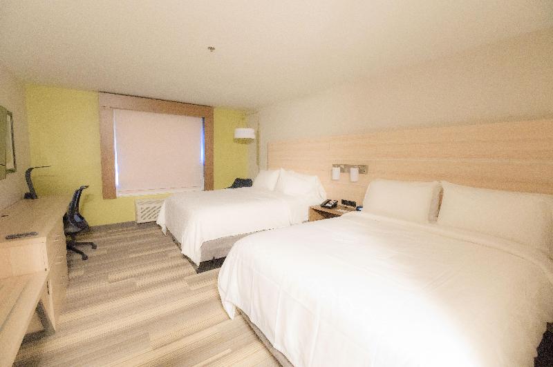 Holiday Inn Express and Suites Dayton East Beaverc