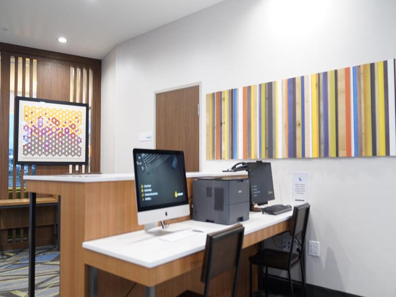 Holiday Inn Express Dallas Market Ctr Love Field image