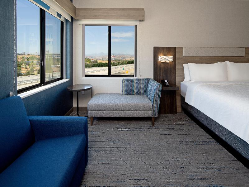 Holiday Inn Express Suites Valencia Santa Clarita image