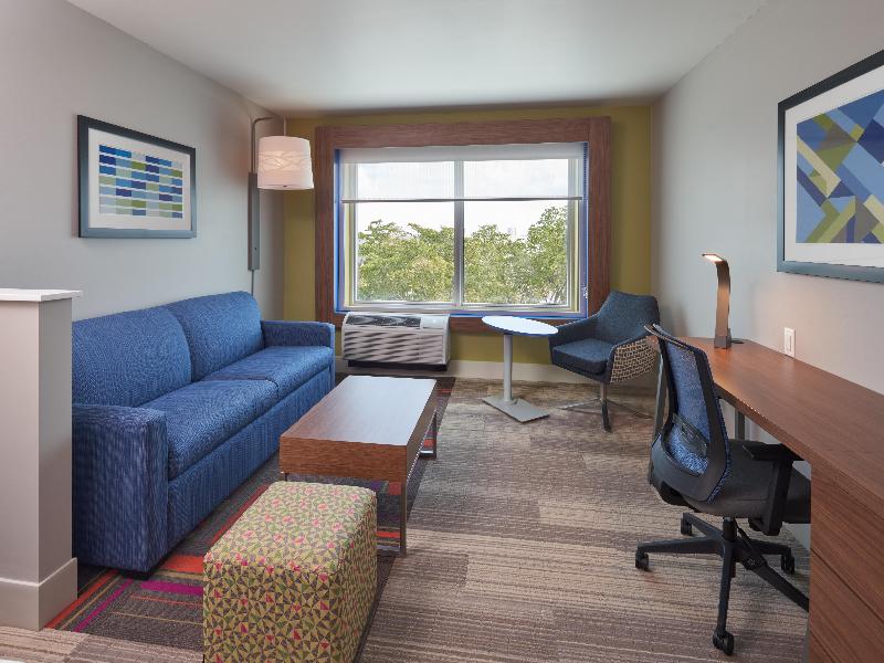 Holiday Inn Express & Suites Doral - Miami By IHG image