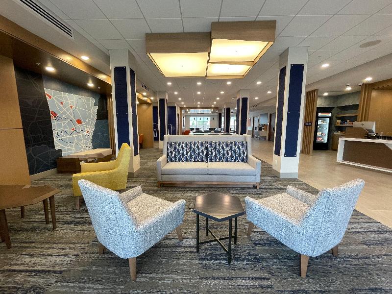 Holiday Inn Express & Suites Ft. Smith - Airport image