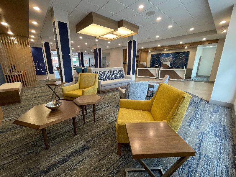 Holiday Inn Express & Suites Ft. Smith - Airport image
