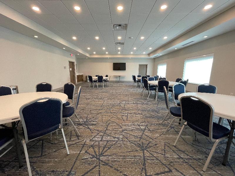 Holiday Inn Express & Suites Ft. Smith - Airport image