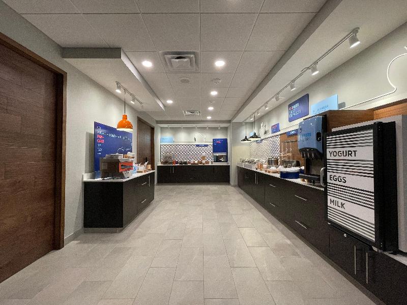 Holiday Inn Express & Suites Ft. Smith - Airport image