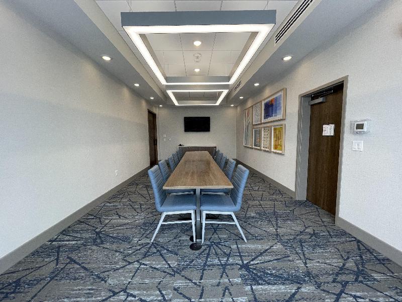 Holiday Inn Express & Suites Ft. Smith - Airport image