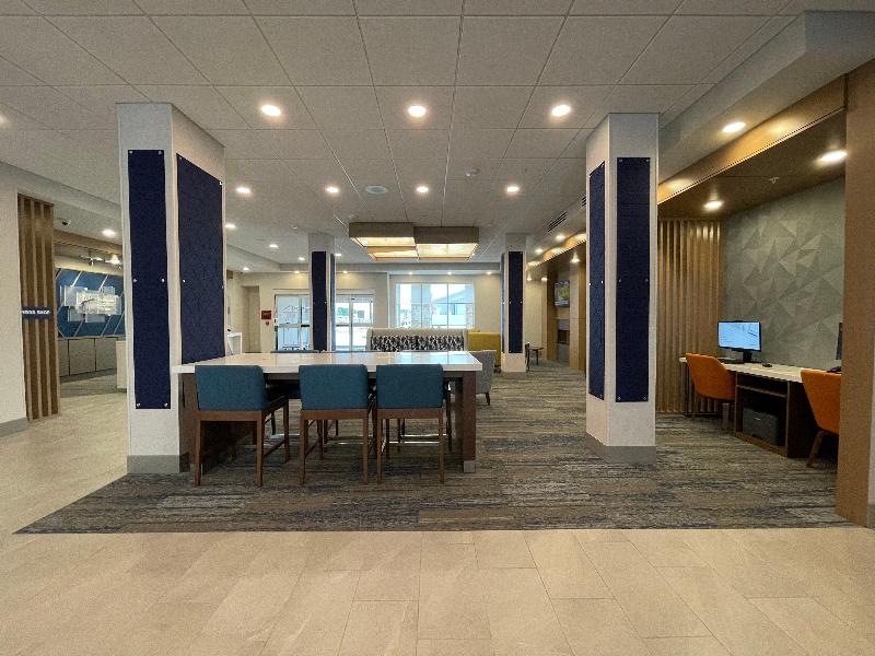 Holiday Inn Express & Suites Ft. Smith - Airport image