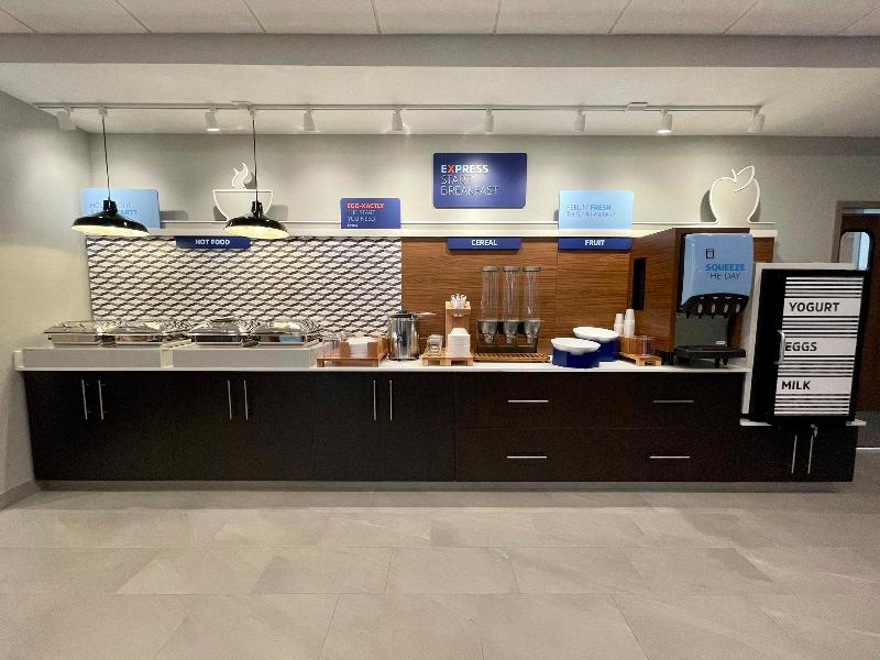 Holiday Inn Express & Suites Ft. Smith - Airport image