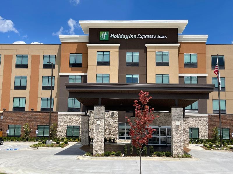 Holiday Inn Express & Suites Ft. Smith - Airport image