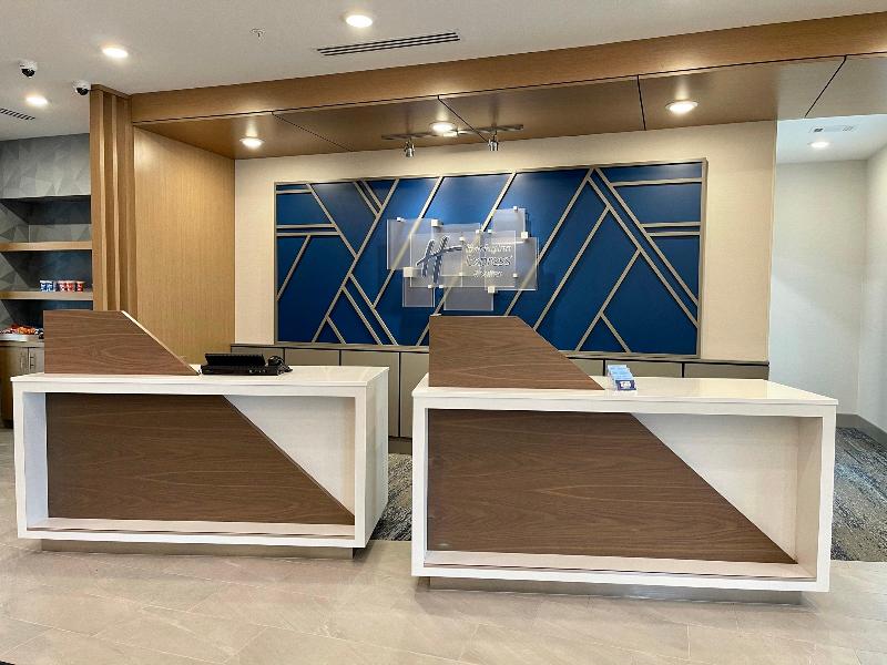 Holiday Inn Express & Suites Ft. Smith - Airport image