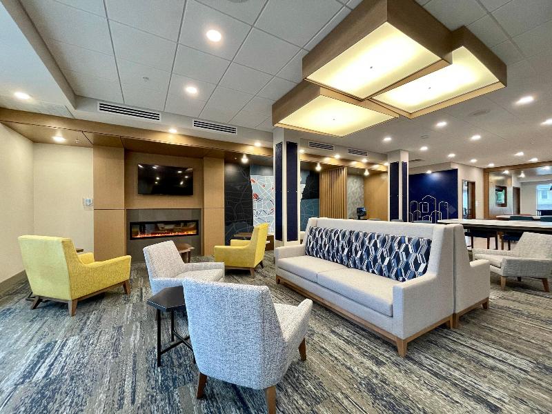 Holiday Inn Express & Suites Ft. Smith - Airport image