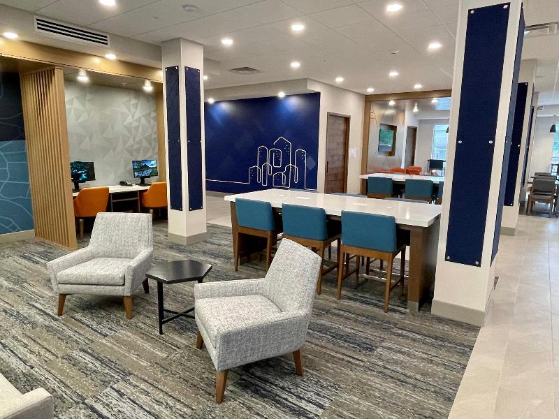 Holiday Inn Express & Suites Ft. Smith - Airport image