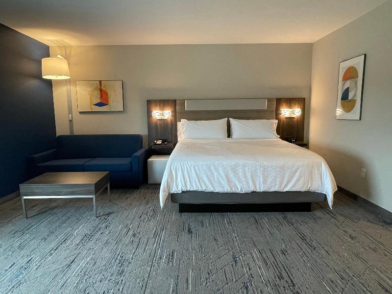 Holiday Inn Express & Suites Ft. Smith - Airport image