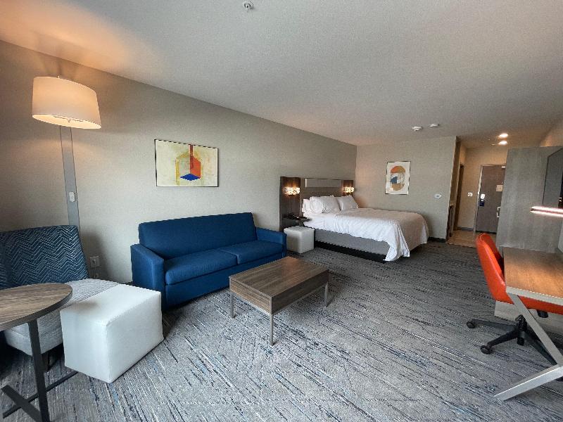 Holiday Inn Express & Suites Ft. Smith - Airport image