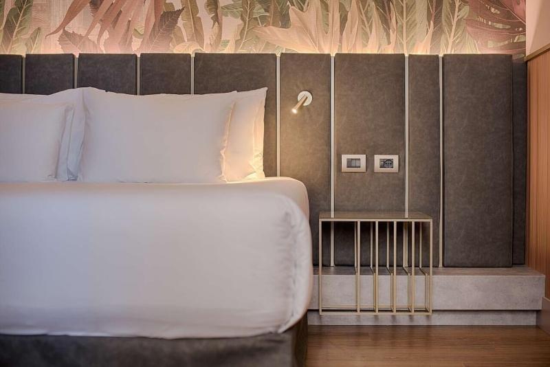 Deluxe Double or Twin Room (City View)