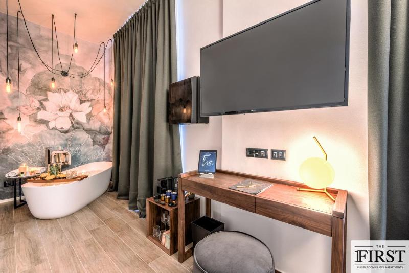 The First Luxury Rooms & Apartments image