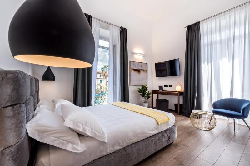 The First Luxury Rooms & Apartments image