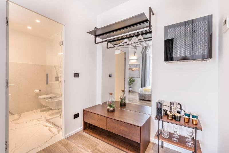 The First Luxury Rooms & Apartments image