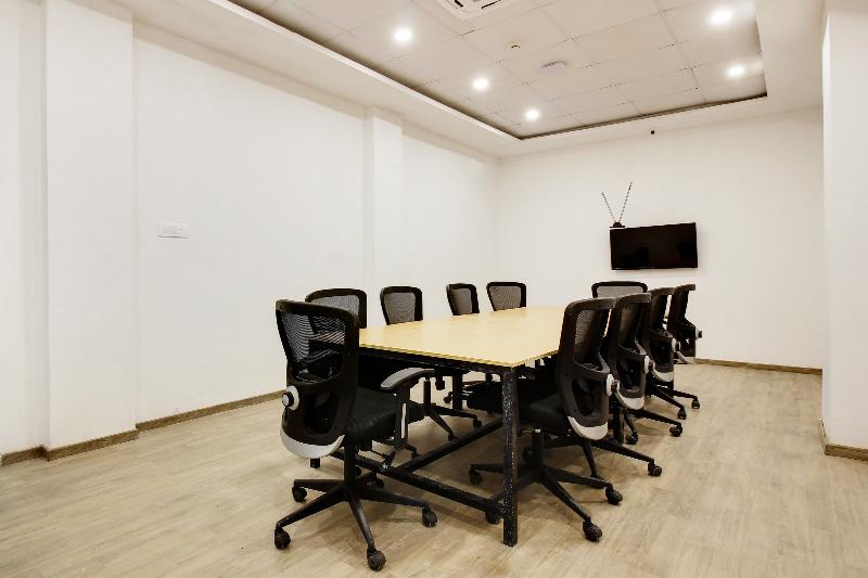 OYO 40027 Royal Palms Shared Serviced Apartment image