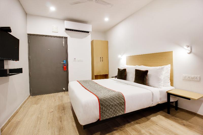 OYO 40027 Royal Palms Shared Serviced Apartment image