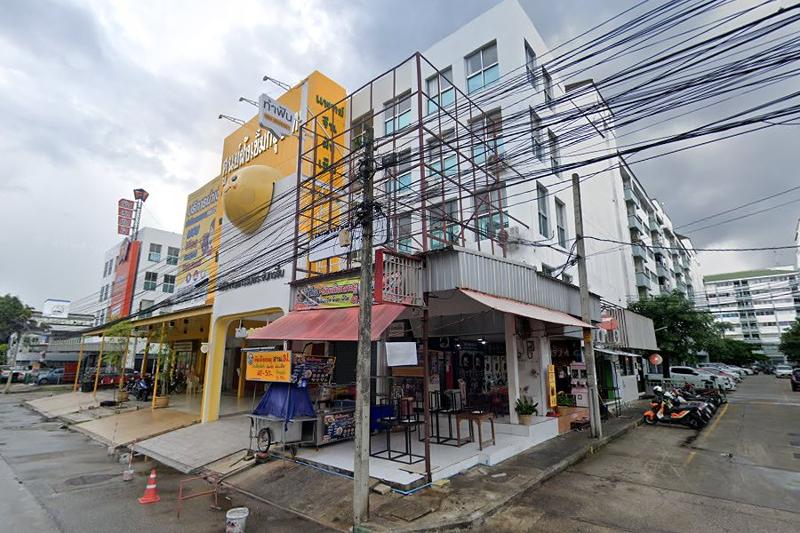 Happyland Guesthouse by ZUZU