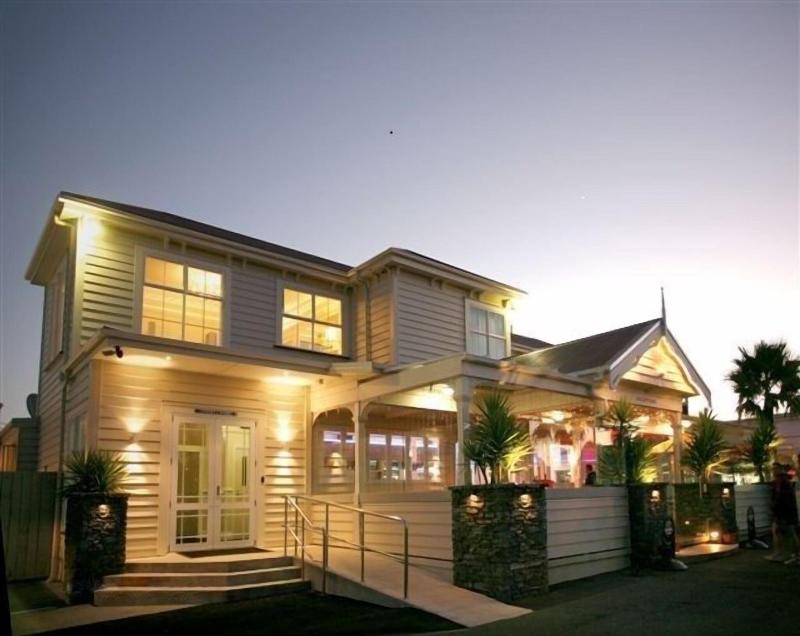Tuakau Hotel image