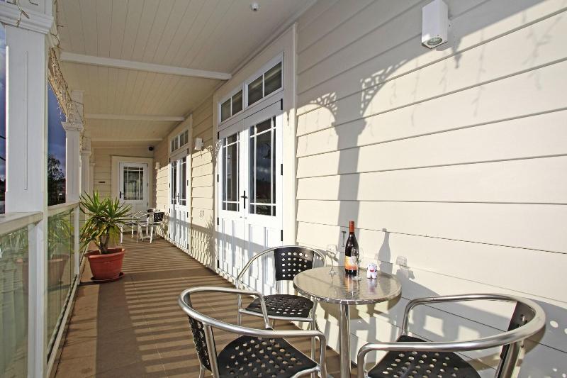 Tuakau Hotel image