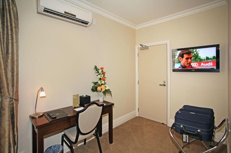Tuakau Hotel image